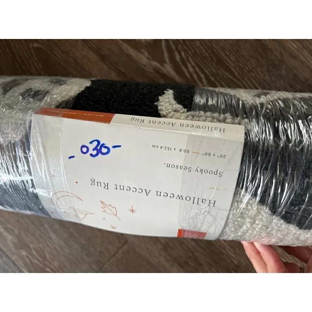 Halloween Ghost Rug - Picture 4 of 6